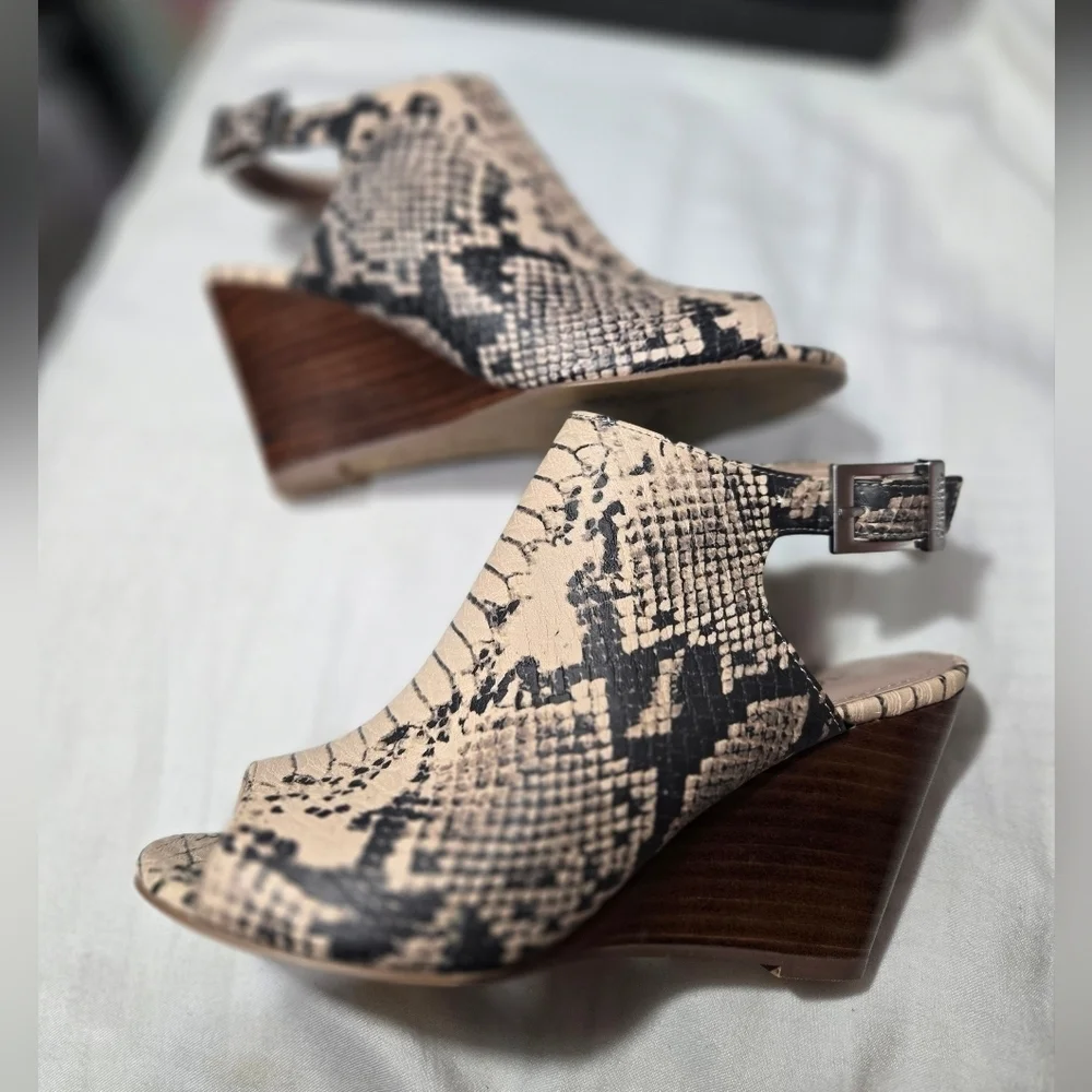 Charles By Charles David Elise Snake Print Slingback Wedges Sz 5
